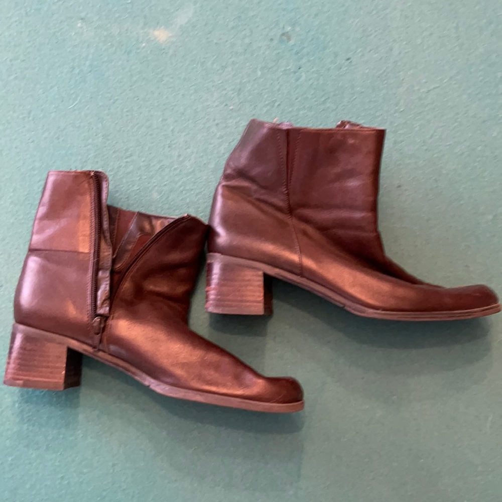 8.5 Brown heeled boots.